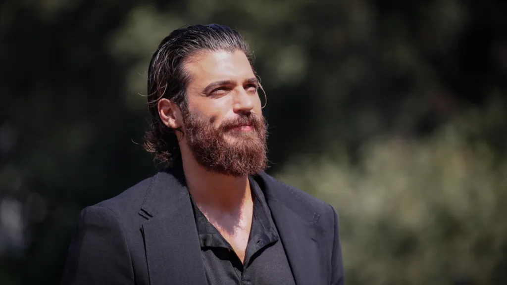 Can Yaman, İspanya’da Uluslararası En İyi Erkek Oyuncu Ödülü’nü Kazandı!