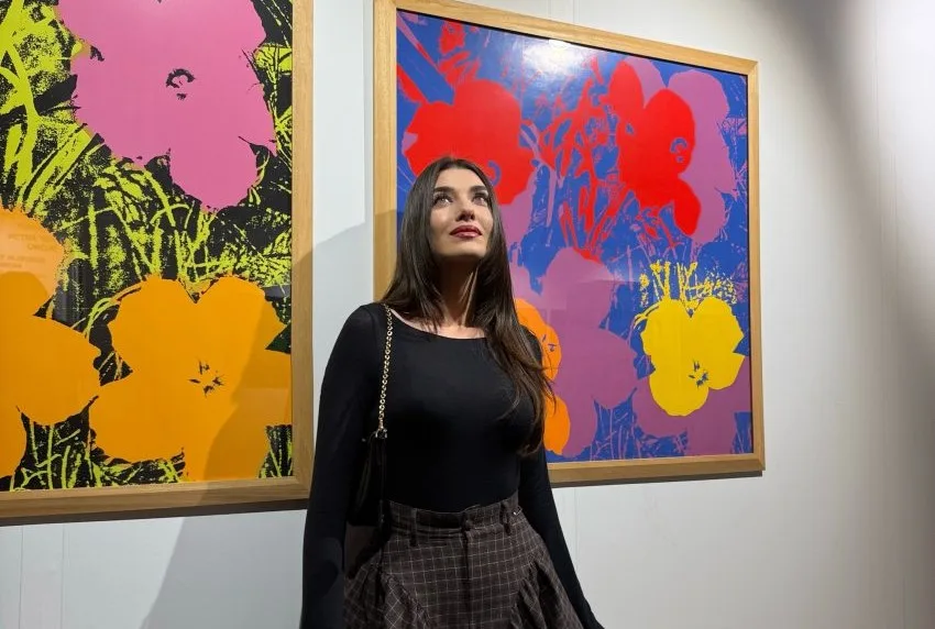 Yalan Dizisinin Melike’si Aslıhan Güner Andy Warhol Sergisinde Görüldü