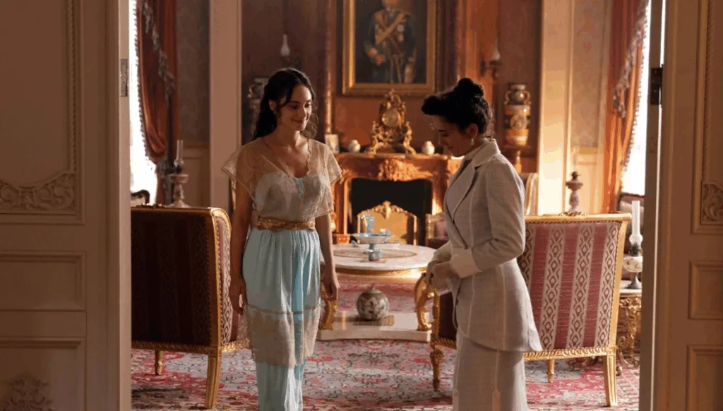 Şakir Paşa Ailesi'nin Setinde Acı Olay: Ünlü Konakta Bir Kez Daha Yangın Çıktı, Yapım Amiri Hayatını Kaybetti