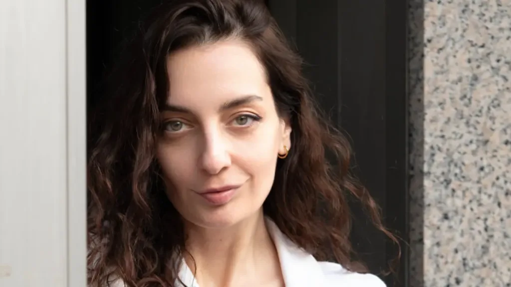 Uzak Şehir’e Katılan Özge Erdem, Cihan’ın “Tek Aşkı” Meryem mi Olacak? İzleyici Panikledi